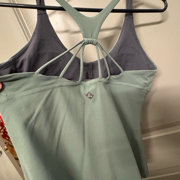 Women’s Prana Athletic Tank with built in bra Size Small - Picture 3 of 3